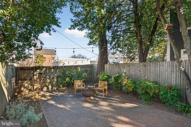 Building Photo - 921 Oronoco St