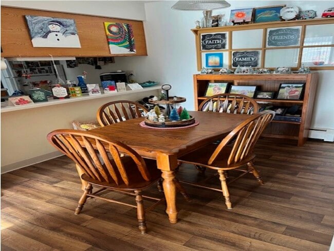 Building Photo - 305 S Walnut St