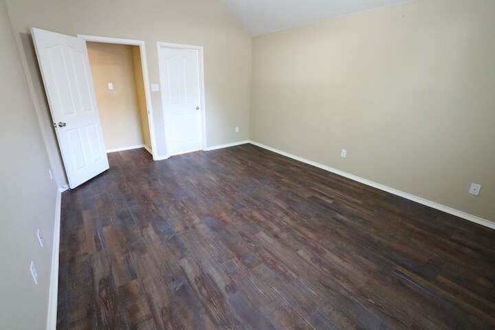 Building Photo - 1000 Warbler Ln