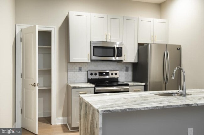 Building Photo - 33 Letitia St