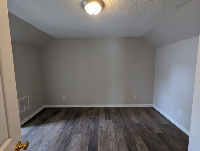 Building Photo - 706 Sykes St