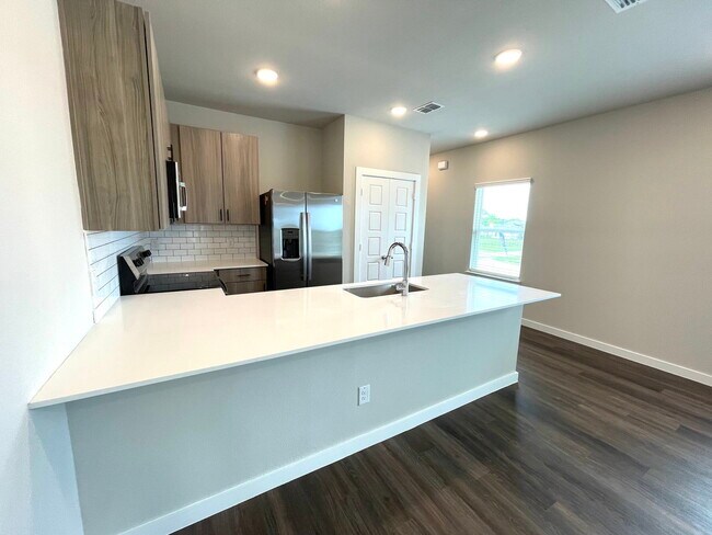 Primary Photo - 1127 Eloise Dr