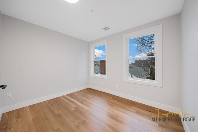 Building Photo - 7 Wenham St