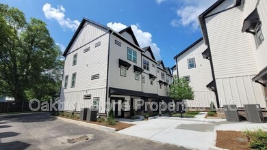 Building Photo - 2585 Ocean Dr NW