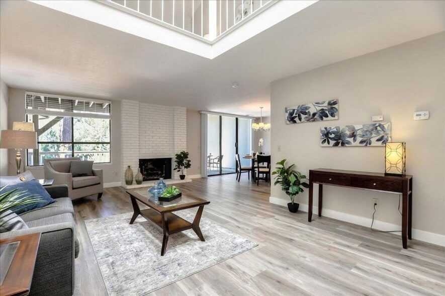 Building Photo - 218 Altura Vista