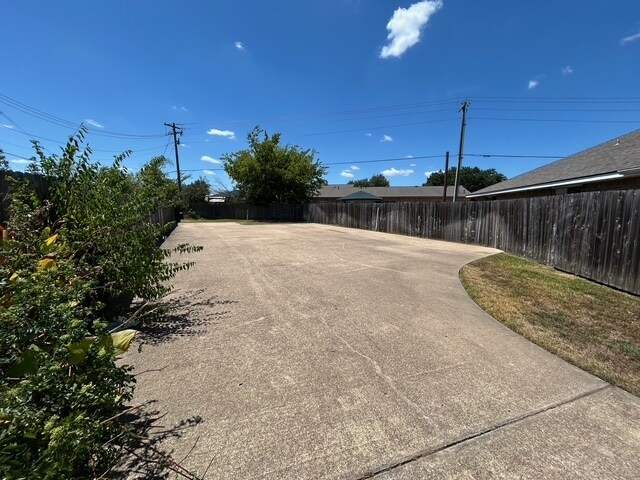 Building Photo - 3740 Oldenburg Ln