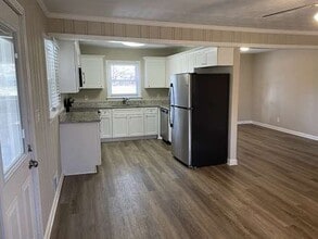 Building Photo - 921 Walnut Cir SW