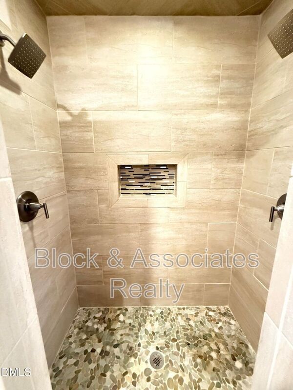 Building Photo - 121 Marilou Ln