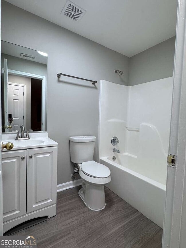 Building Photo - 400 Stonehaven Cir