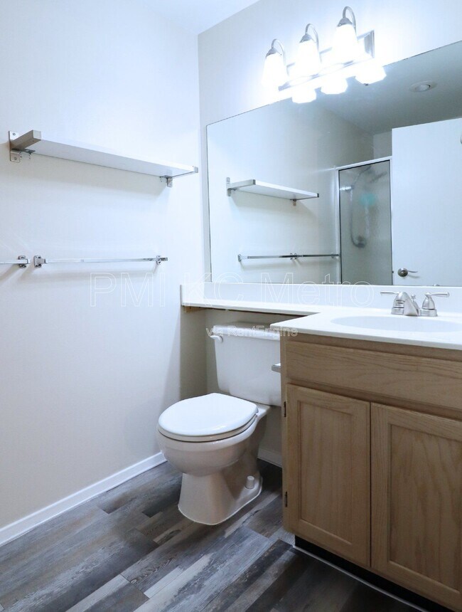 Building Photo - 200 Main St