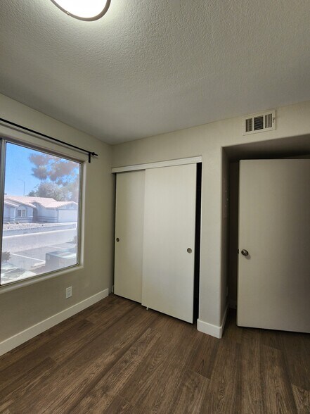 Building Photo - 3038 Tarpon Dr