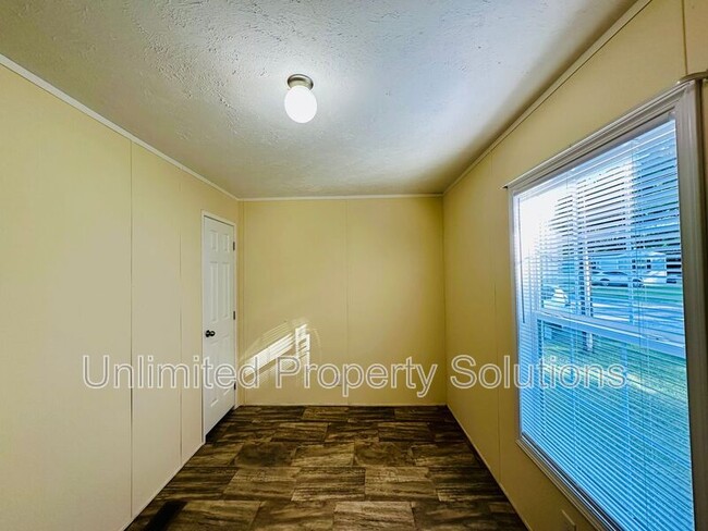 Building Photo - 9765 Old Mill Rd