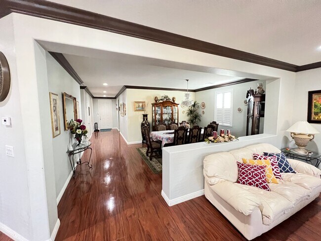 Building Photo - 1 Story 4Bed Pool Built in BBQ