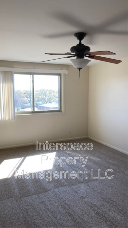 Building Photo - 9937 S Cicero Ave