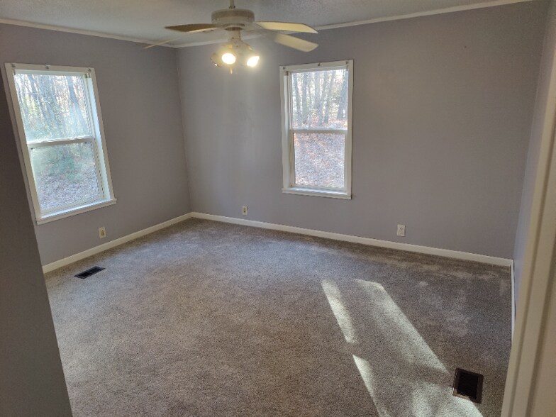 Building Photo - 136 Bunny Trail