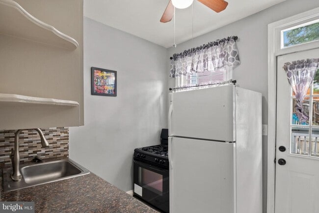 Building Photo - 1109 W 40th St