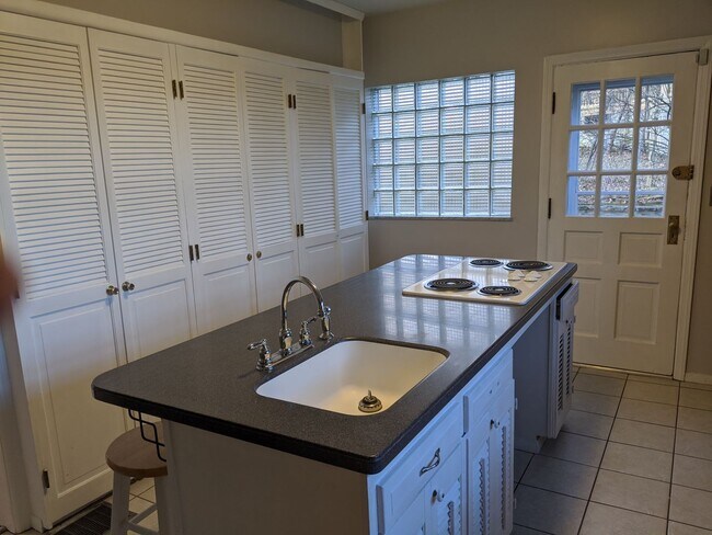 Building Photo - Spacious Home near Downtown Cincinnati
