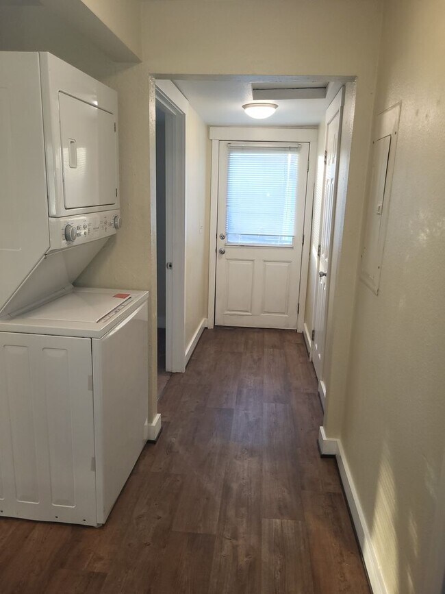 Building Photo - LaGassey - 802 A/B/C