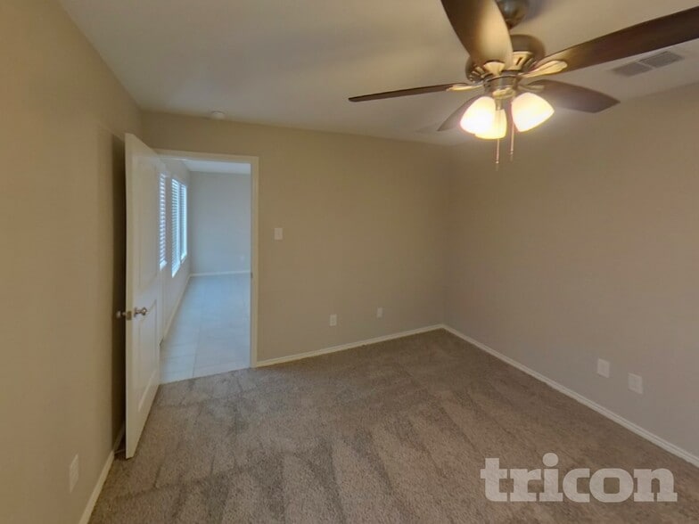 Building Photo - 112 Cornstalk Ln