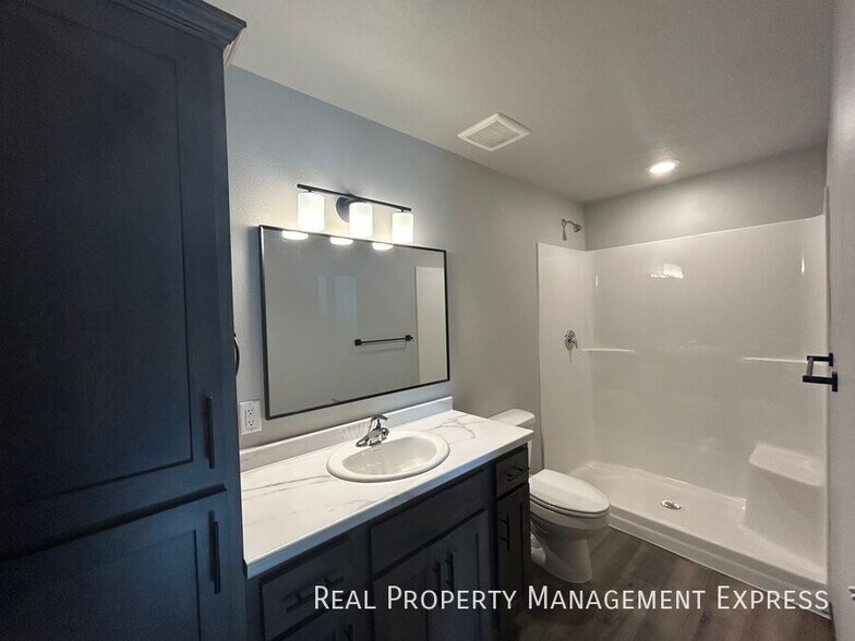 Building Photo - 3 Bedroom 2 Bathroom Home for Rent