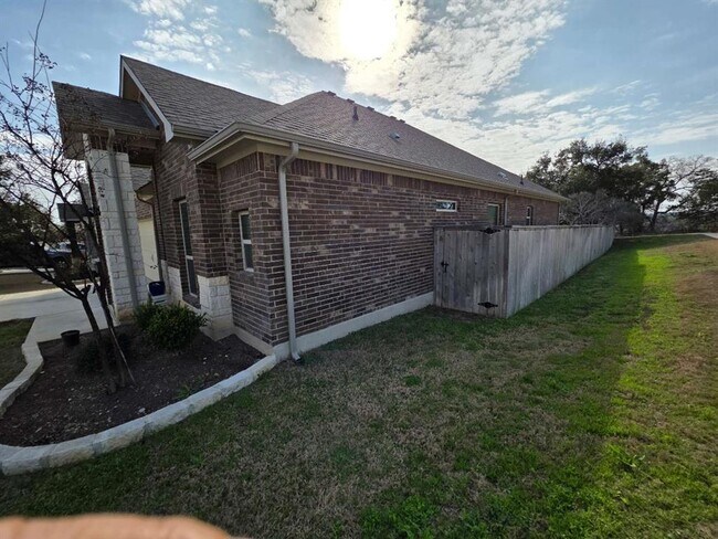 Building Photo - 200 Scenic Hills Cir