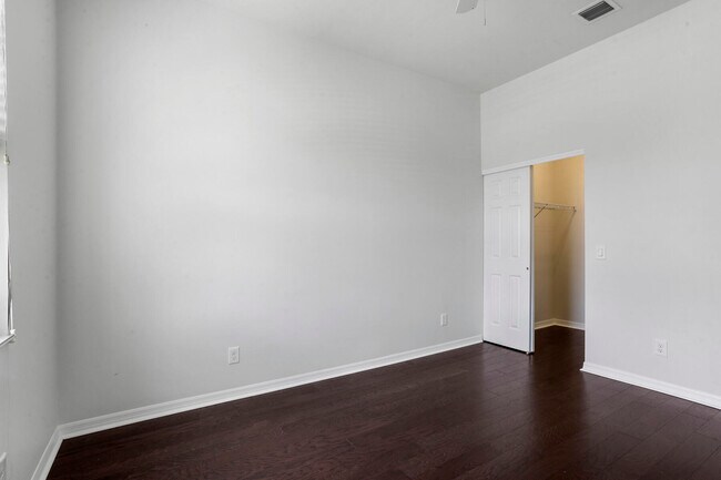 Building Photo - 1114 Sweet Hill Dr