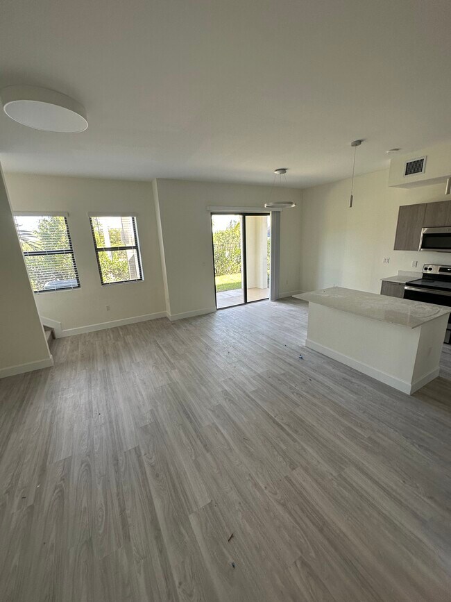 Building Photo - 9970 NW 129th Ter