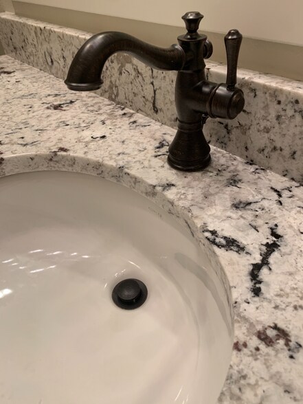 Building Photo - 1308 Solomon Ln