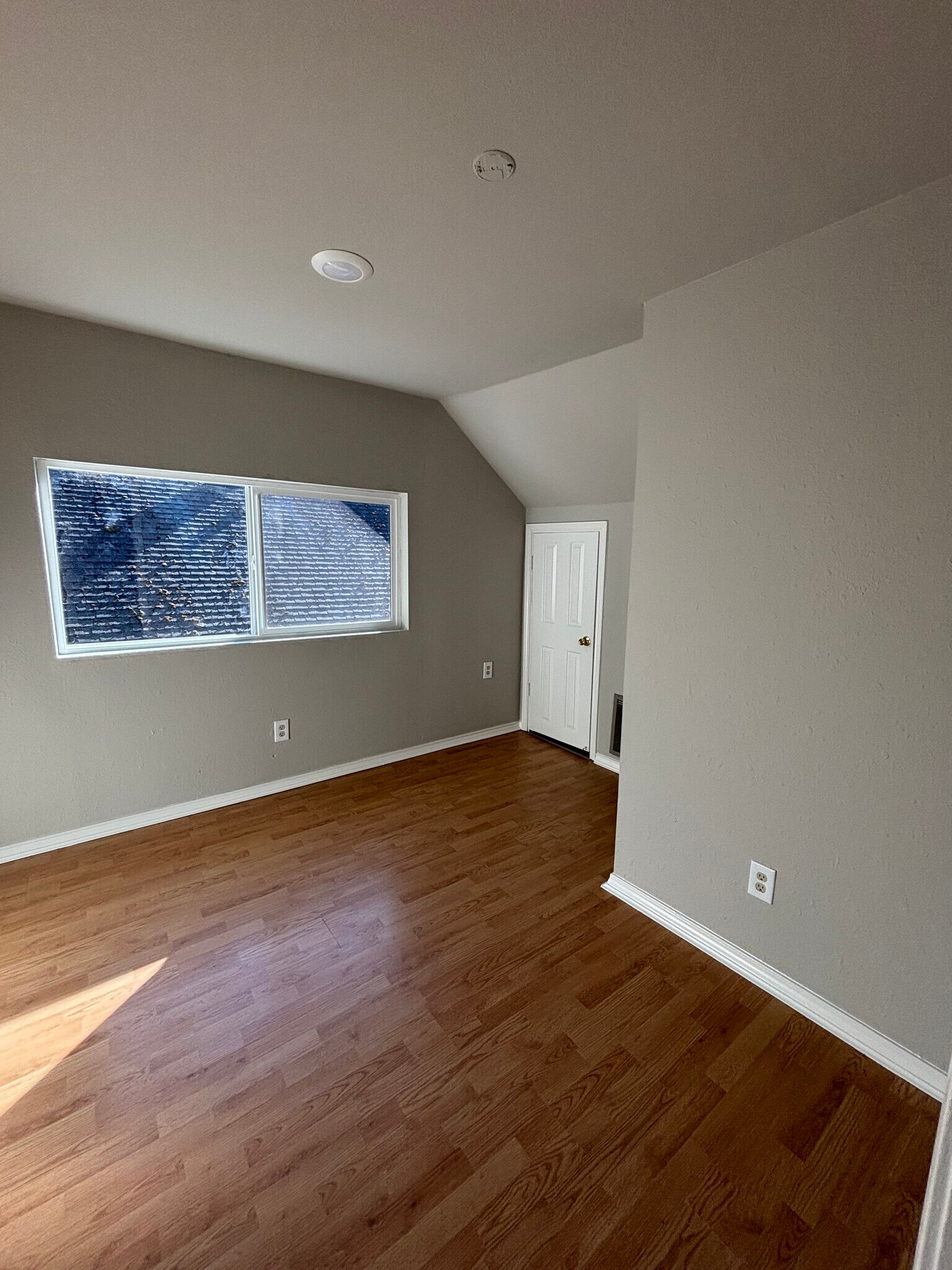 Building Photo - 8015 N John Ave