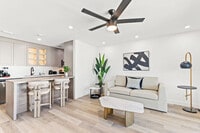 Building Photo - 8115 Thomas Dr