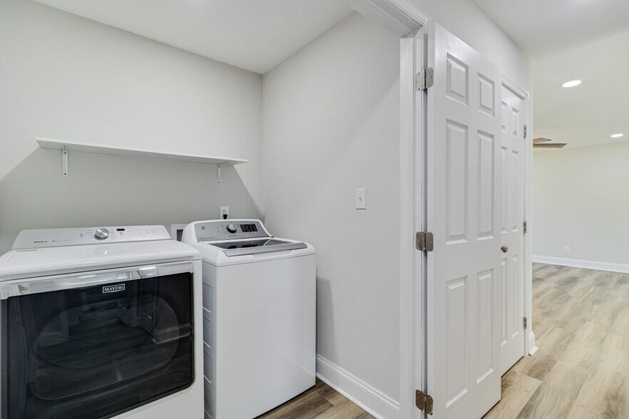 Building Photo - 27419 Birch Manor Cir