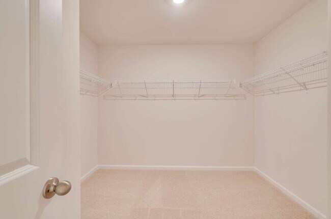 Building Photo - Spacious 4-Bed Gem with 2.5 Baths in Fuqua...