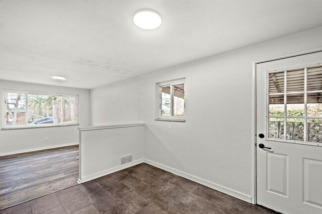 Building Photo - READY FOR MAY 15TH!! STUNNING & UPDATED 3-BEDROOM IN WHITE OAK!