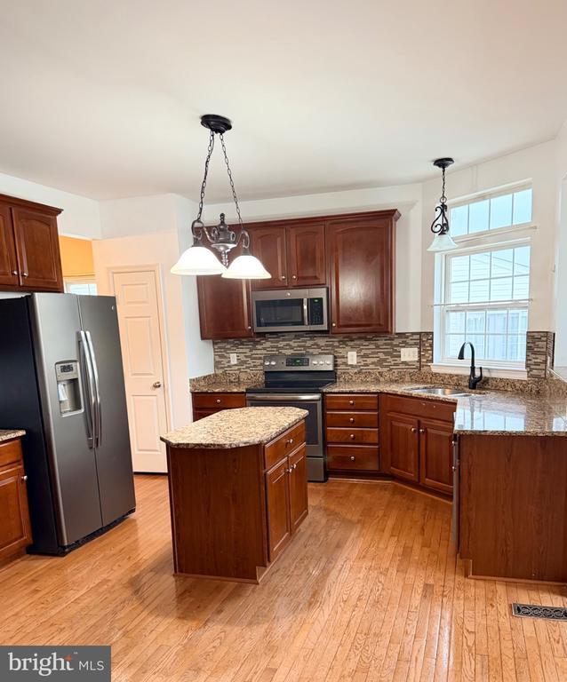 Building Photo - 9330 Birch Cliff Drive