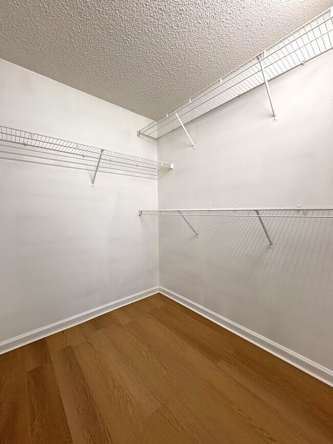 Building Photo - 3 Bedroom with Water View - Villanova at H...