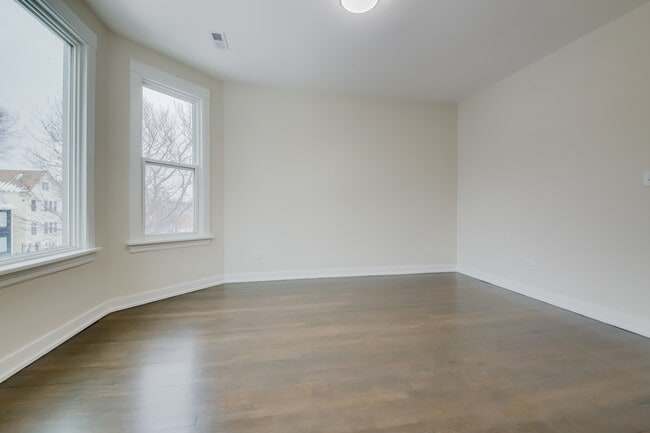 Building Photo - 2842 N Avers Ave