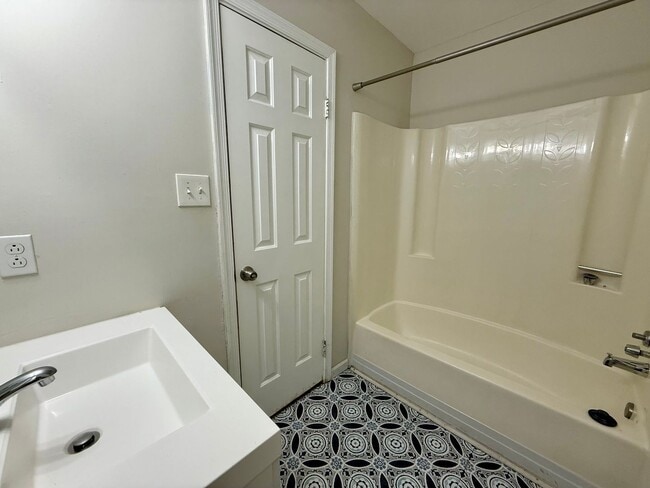 Building Photo - Beautiful Single-Family Home in Green Run