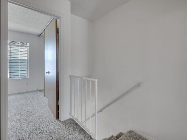 Building Photo - $1,795 // 2-Bed 1-Bath Charming Rowhome in...