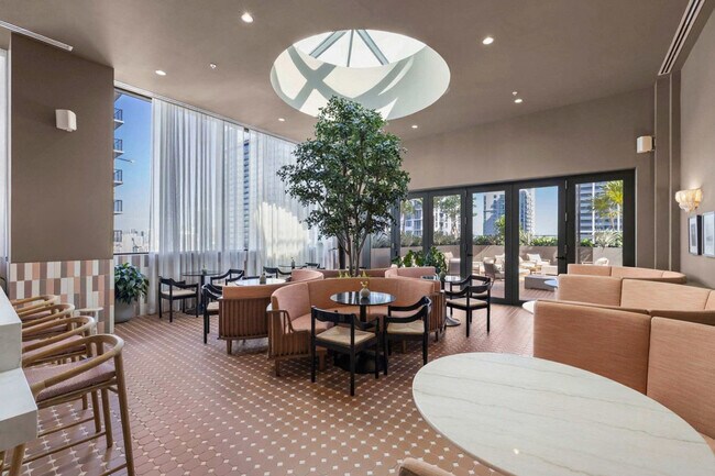 Building Photo - 11 NE 6th St