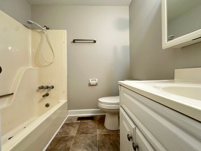 Building Photo - Home for rent in Center Point **MOVE IN SP...