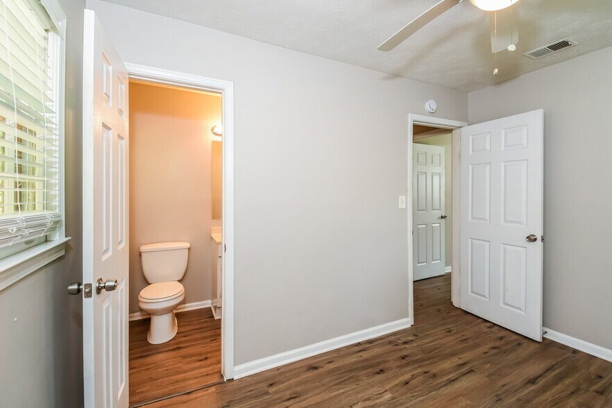 Building Photo - 6325 Wellington Way