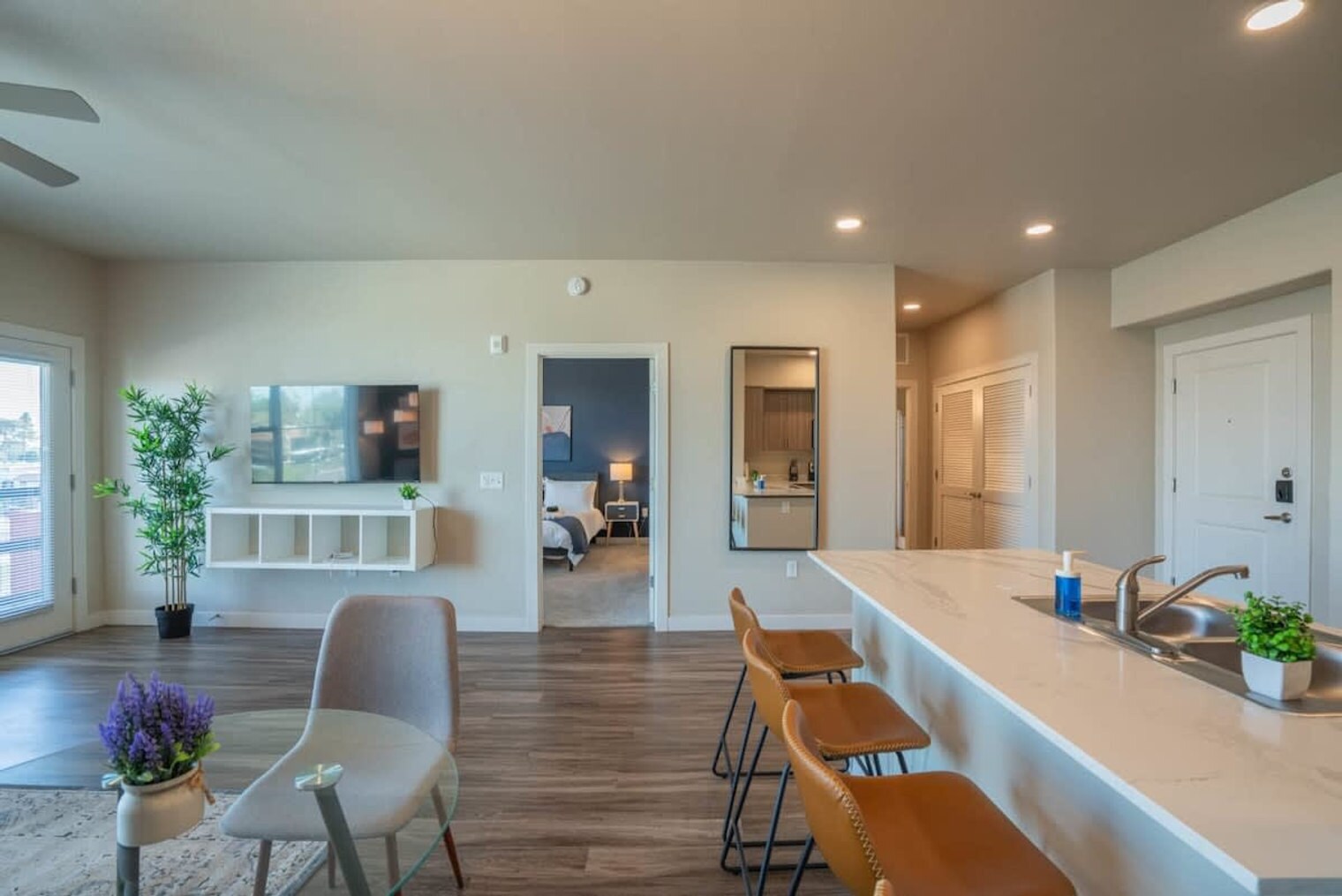 Building Photo - 1890 S Country Club Way