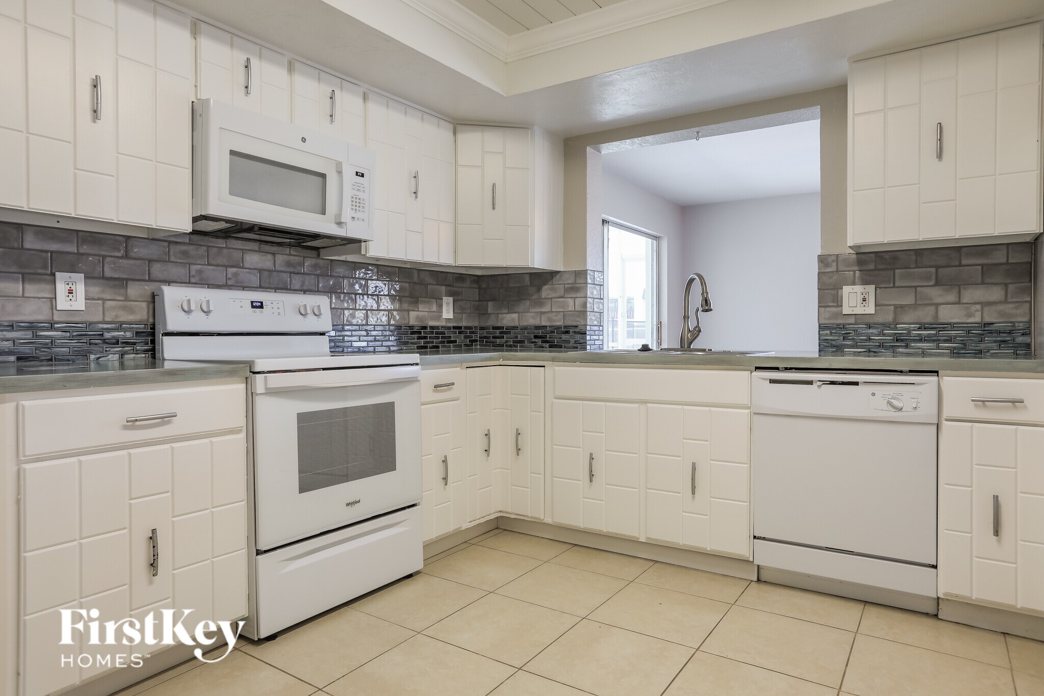Building Photo - 63 Rotonda Cir