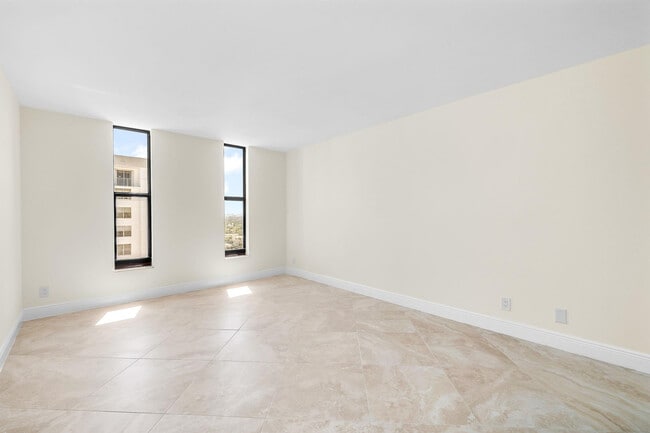 Building Photo - 1000 S Ocean Blvd