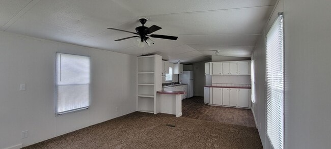 Building Photo - Ready to Move in