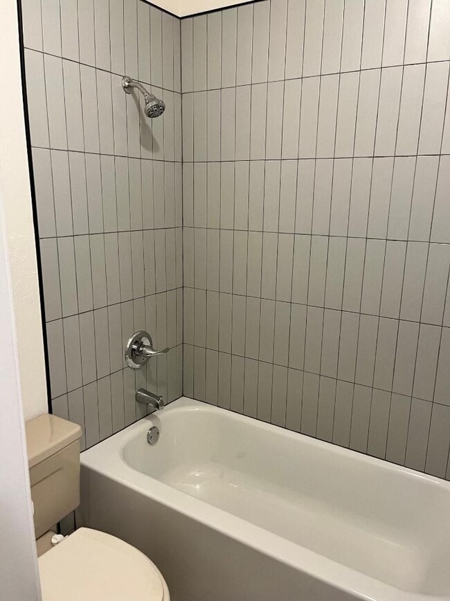 Building Photo - 3 Bed 2 Bath Home For Lease NOW!!