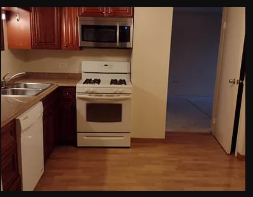 Building Photo - 8801 W Golf Rd