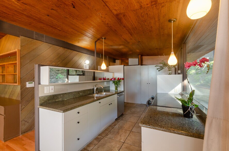 Building Photo - 9801 Shadow Island Dr