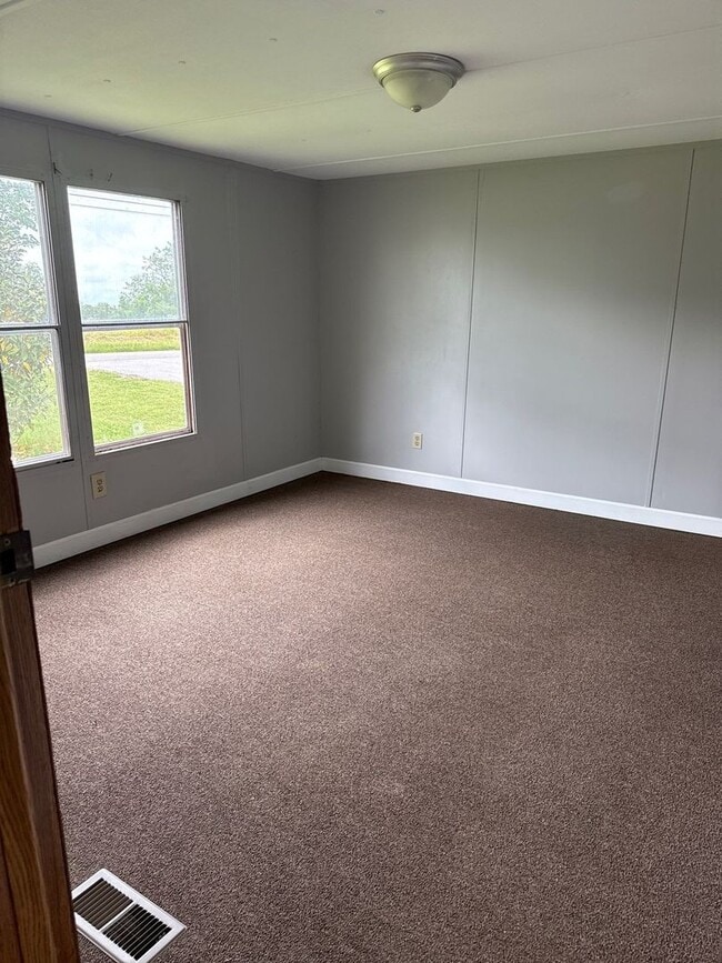 Building Photo - 2-Bedroom, 2-Bath Trailer with Scenic Views in Sparta, TN