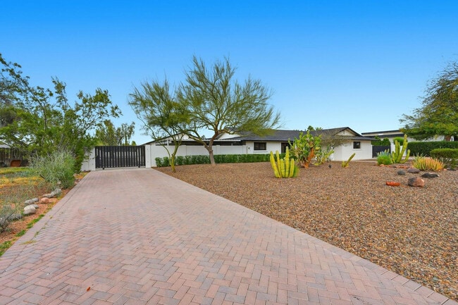 Building Photo - 6302 E Cochise Rd